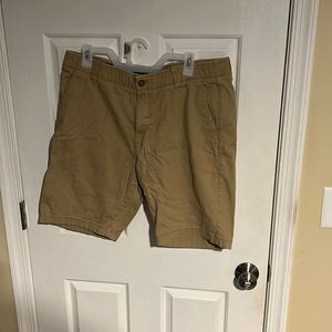 Men’s khaki shorts